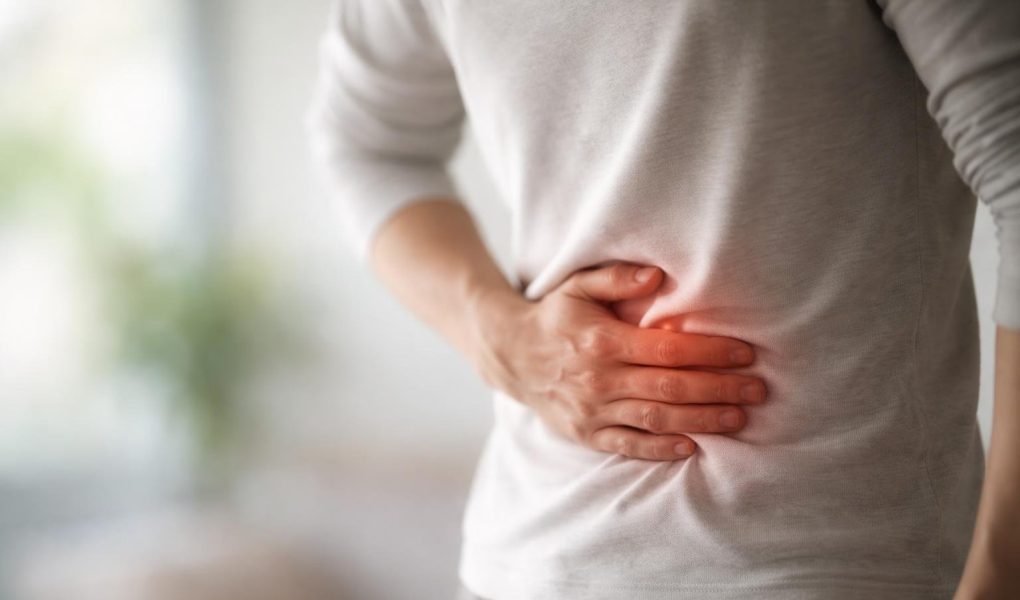 silhouette-dos-main-abdomen-malaise